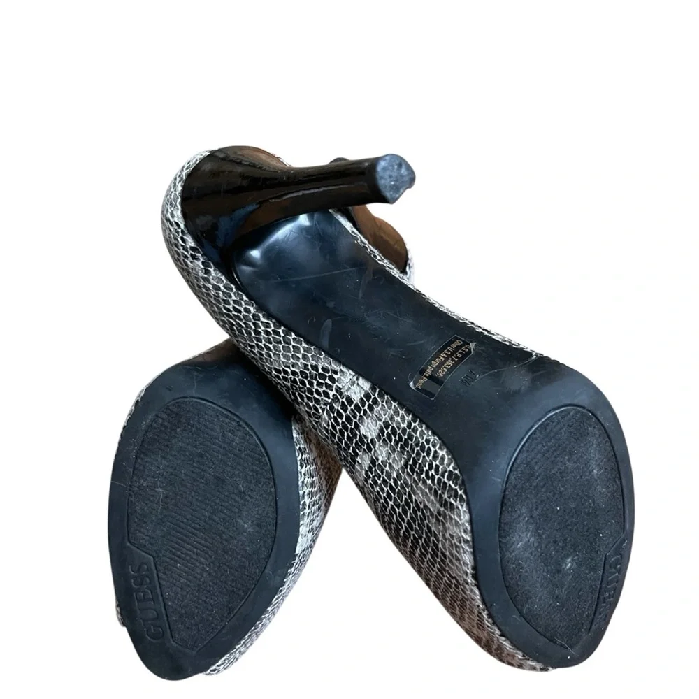 Guess Black and Gray Snakeskin Peeptoe Heels 4.5 in. 7M‎